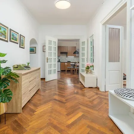 Melanie Apartmán
